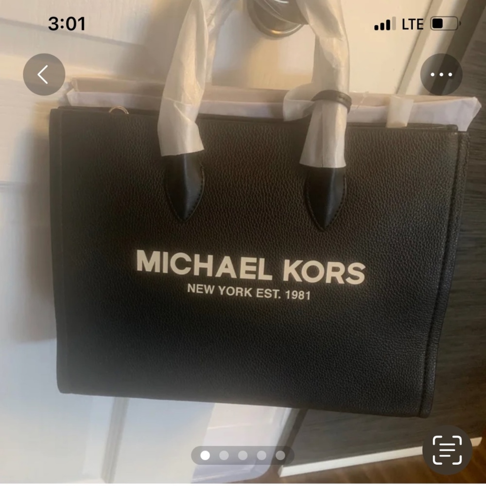 Michael Kors hand bag